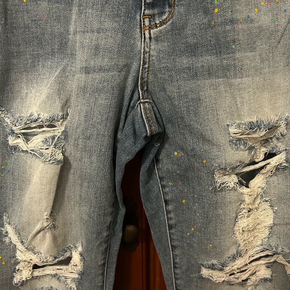 Judy Blue Boyfriend Fit distressed with paint splatter Denim - Picture 4 of 8